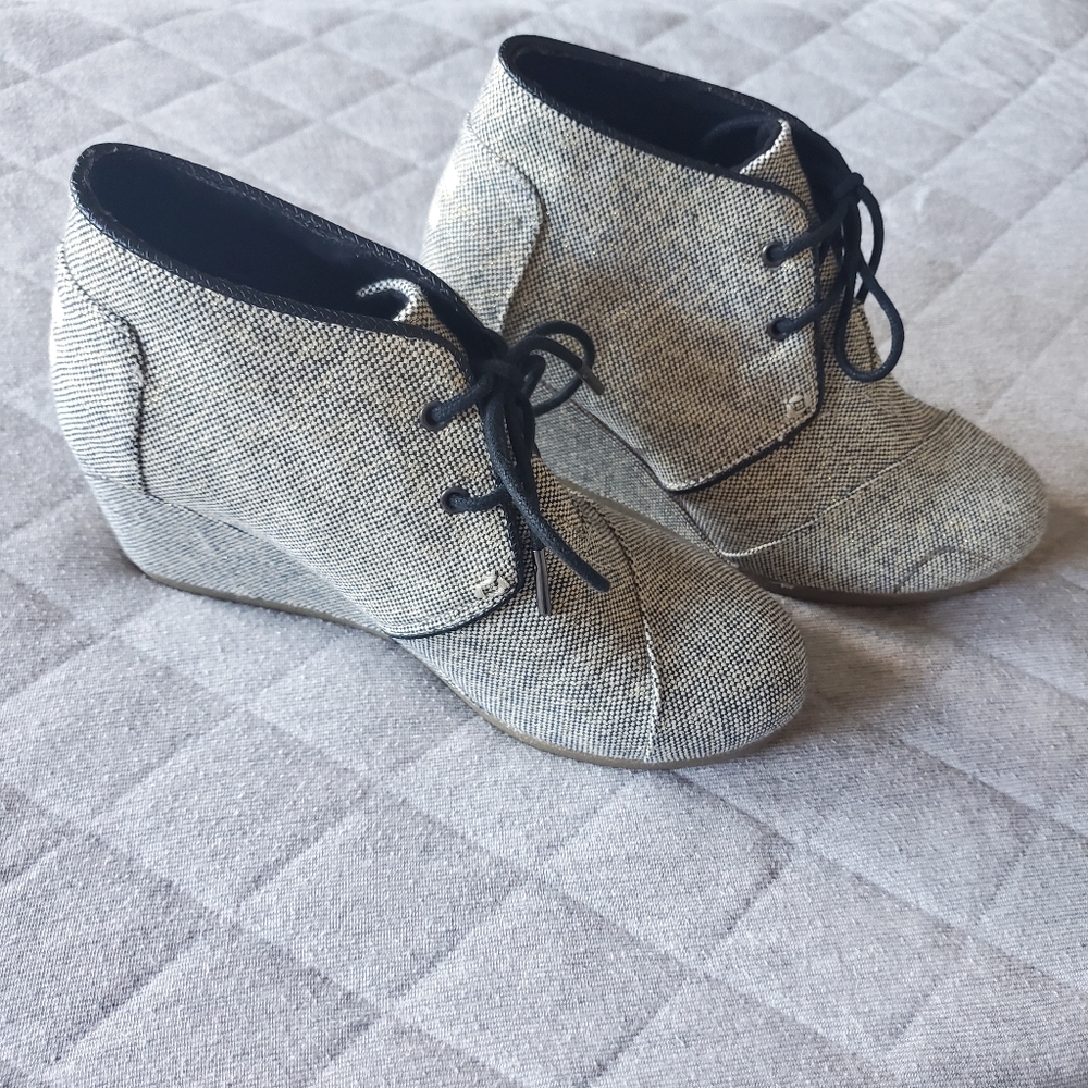 Toms Desert Wedge Booties Size 7.5‎
